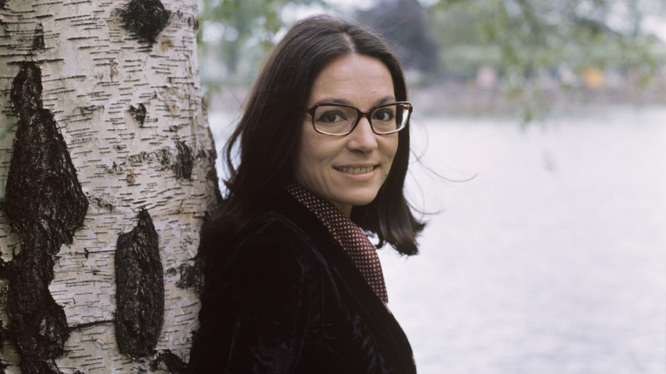 Die griechische Sängerin Nana Mouskouri im Mai 1972